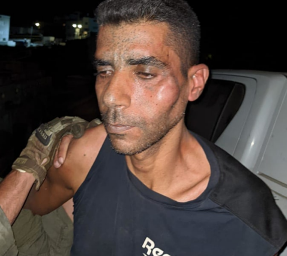 جنود الإحتلال يعتدون بوحشة على الأسير زكريا الزبيدي خلال اعتقاله